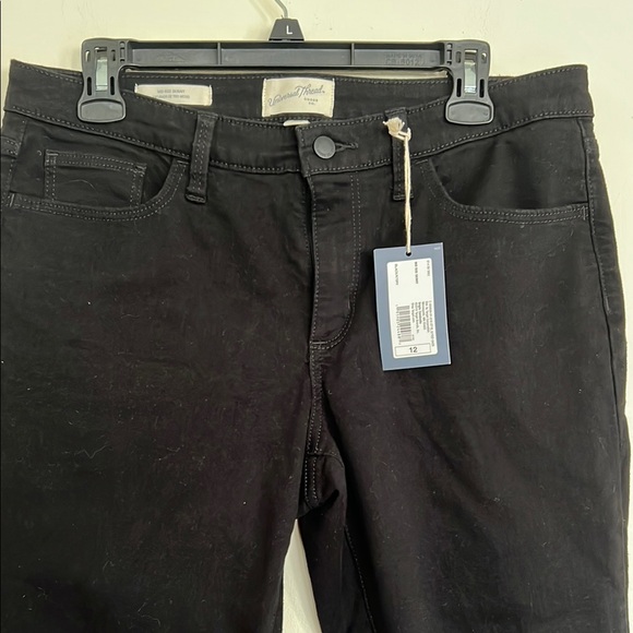 Universal Thread NWT Classic Black Women's Jeans - Picture 3 of 6